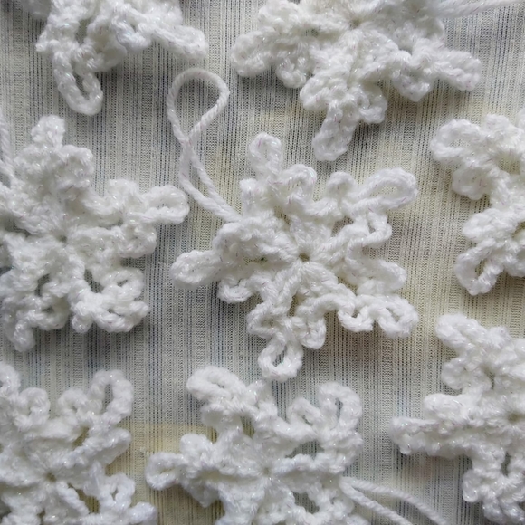 Crocheted snowflake ornaments - Picture 3 of 7